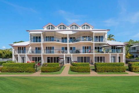 Ocean Breeze, Near Parks And Rowes Bay - Accommodation Port Macquarie 0