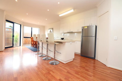 Ocean Whispers - Pets, WiFi, 300m Beach, 3 Bdrm, Linen - Accommodation Port Macquarie 2