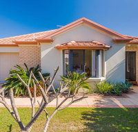 Oceania Cottage - LJHooker Yamba - Accommodation Port Macquarie