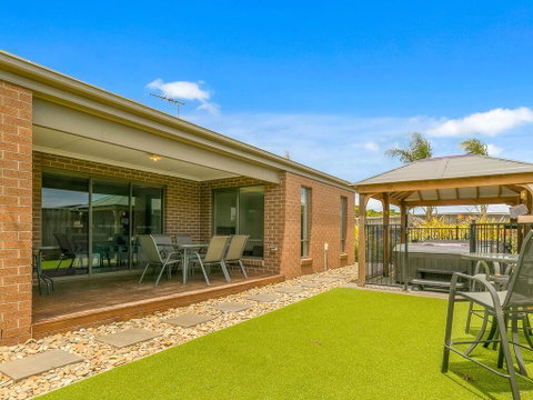 Ohana On The Island - Accommodation Port Macquarie 3