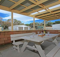 Ohio - one street back from beach access - Accommodation Port Macquarie
