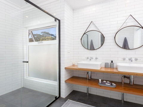 On A Hill - Modern Country Home Near Braidwood - Accommodation Port Macquarie 3
