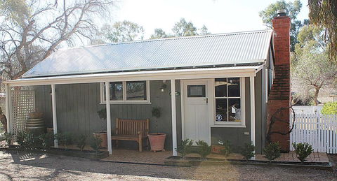 Outback Cellar & Country Cottage - Accommodation Port Macquarie 2