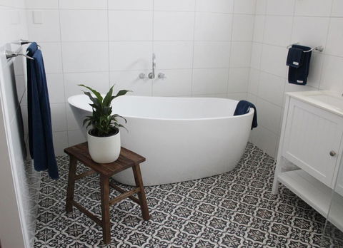 Outback Cellar & Country Cottage - Accommodation Port Macquarie 3