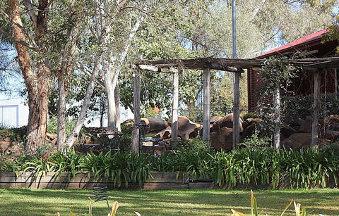 Outback Cellar & Country Cottage - Accommodation Port Macquarie 1