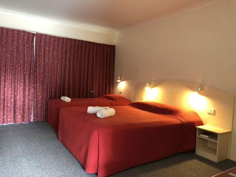 Outback Quarters- Motel Hay - Accommodation Port Macquarie 0