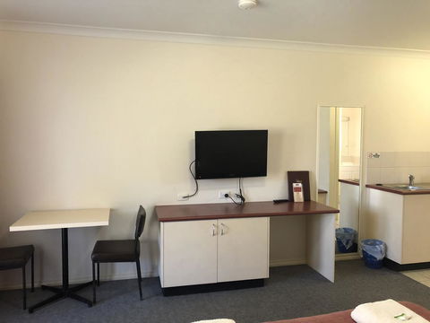 Outback Quarters- Motel Hay - Accommodation Port Macquarie 2