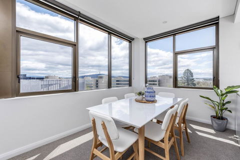 Oversized Luxe 1 Bedder - Amazing Barton - Gym - Accommodation Port Macquarie 3