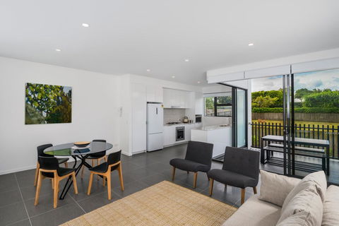 Oxford Steps - Executive 2BR Bulimba Apartment Across From The Park On Oxford St - Accommodation Port Macquarie 1
