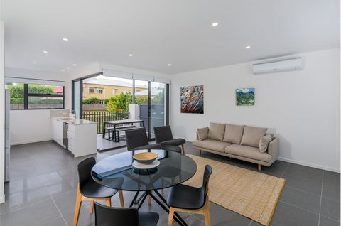Oxford Steps - Executive 2BR Bulimba Apartment Across From The Park On Oxford St - Accommodation Port Macquarie 0