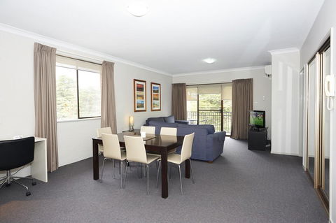 Oxley Court Serviced Apartments - Accommodation Port Macquarie 2