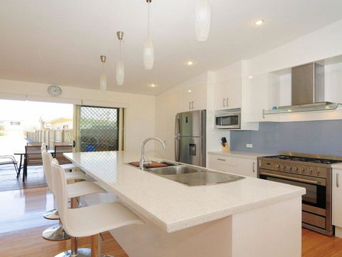 Pacific Views - Direct Access Onto Culburra Beach - Accommodation Port Macquarie 3