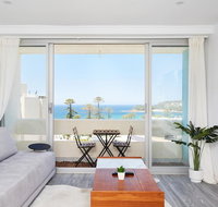 Panoramic Ocean Views in Stylish Manly Apartment - Accommodation Port Macquarie