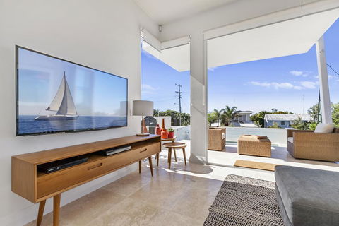 Paperbark A - Luxury Duplex In Sunshine Beach - Accommodation Port Macquarie 3