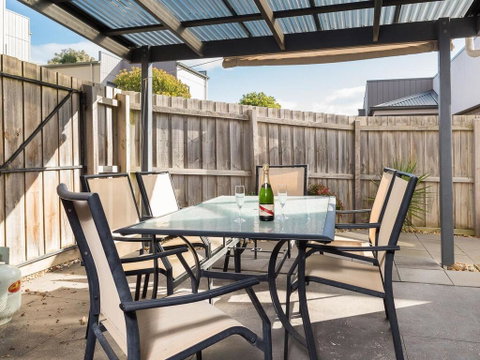 Paradise In Cowes - Accommodation Port Macquarie 2