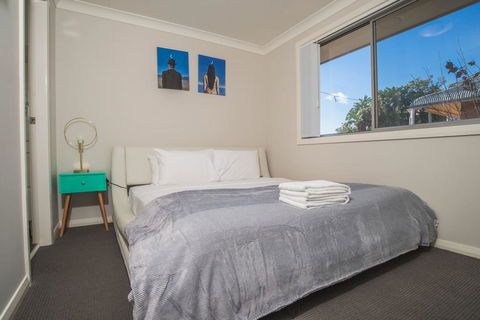 PEACEFUL 2Kingbed RootyHill Townhouse Near Station - Accommodation Port Macquarie 1