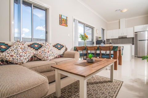 PEACEFUL 2Kingbed RootyHill Townhouse Near Station - Accommodation Port Macquarie 0