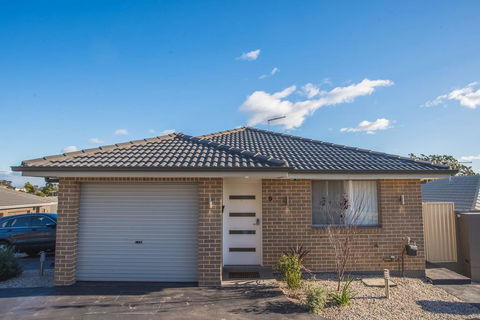 PEACEFUL 2Kingbed RootyHill Townhouse Near Station - Accommodation Port Macquarie 2