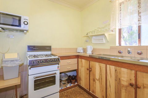 Peaceful Bay Chalet 9 - Accommodation Port Macquarie 3