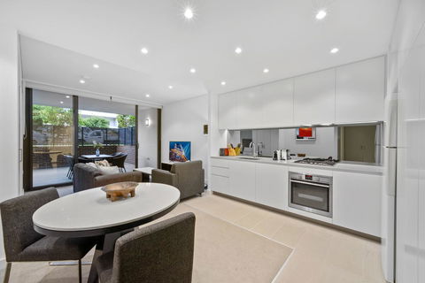 Peaceful, Water-side Retreat With Huge Courtyard. - Accommodation Port Macquarie 0