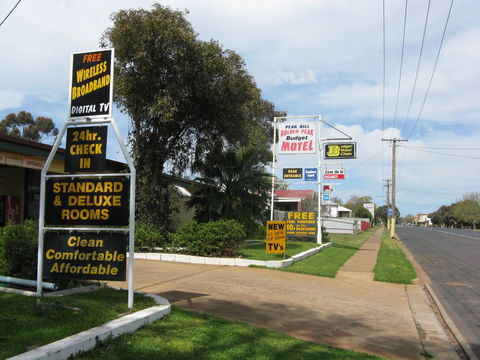 Peak Hill Golden Peak Budget Motel - Accommodation Port Macquarie 0