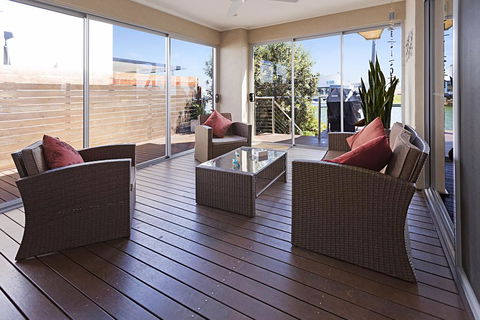 Pelican Landing - Stunning Lake King Views - Accommodation Port Macquarie 3