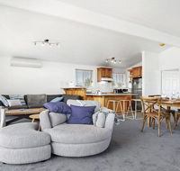 Penguin Cove - relax on the beach - Accommodation Port Macquarie