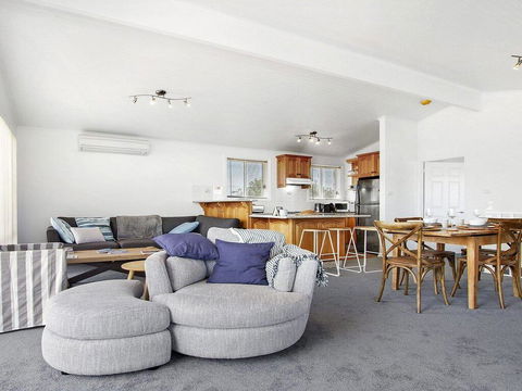 Penguin Cove - Relax On The Beach - Accommodation Port Macquarie 0