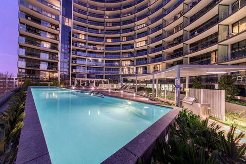 Perfectly Located Modern Apartment - Canberra CBD - Accommodation Port Macquarie 1