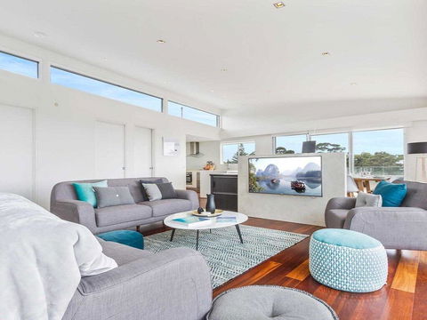 Perpendicular Penthouse - Modern Beachside Apartment - Accommodation Port Macquarie 3