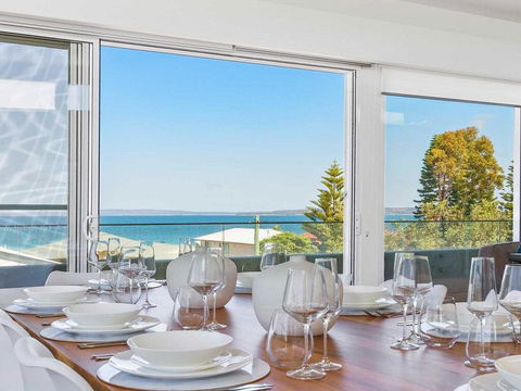 Perpendicular Penthouse - Modern Beachside Apartment - Accommodation Port Macquarie 2