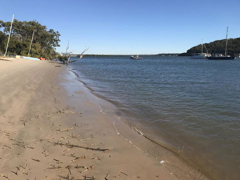 Pet Friendly Waterfront Holiday House On Peacefull Island With Bikes And Kayaks - Accommodation Port Macquarie 0