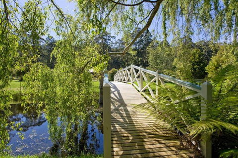 PLUM TREE STUDIO - Couples Lakeside Spa Retreat - Accommodation Port Macquarie 2