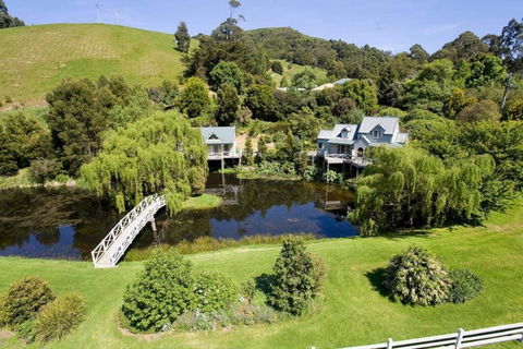 PLUM TREE STUDIO - Couples Lakeside Spa Retreat - Accommodation Port Macquarie 3