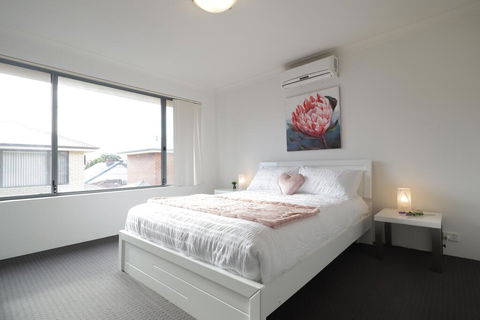 Prime Time Stays Belmont Townhouse - Accommodation Port Macquarie 0