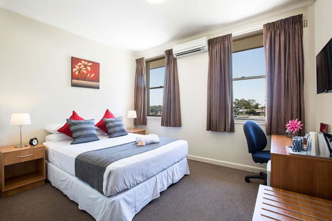 Pritchards Hotel - Accommodation Port Macquarie 0