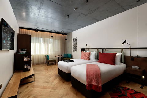 QT Melbourne - Accommodation Port Macquarie 3