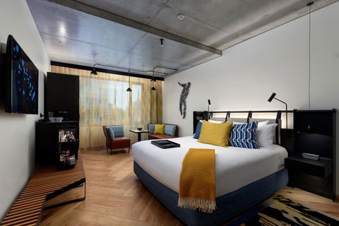 QT Melbourne - Accommodation Port Macquarie 2