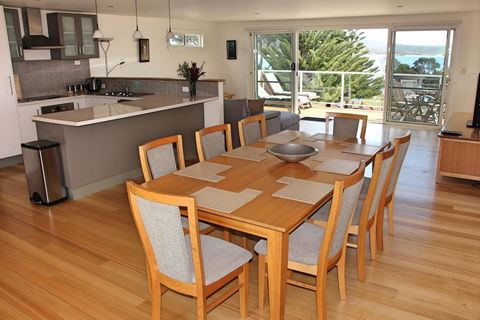 Quarterdeck Apartment - Accommodation Port Macquarie 2