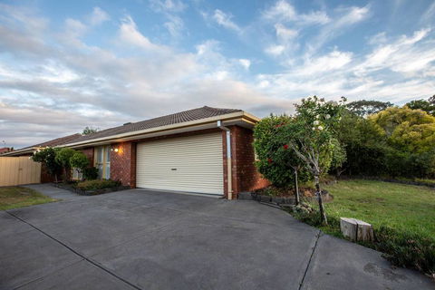 Quiet & Peaceful 3bed2bath HOME @Keilor Downs - Accommodation Port Macquarie 0