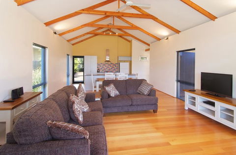 Quiet Cottage - Accommodation Port Macquarie 2