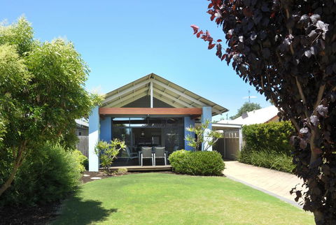 Quiet Cottage - Accommodation Port Macquarie 0