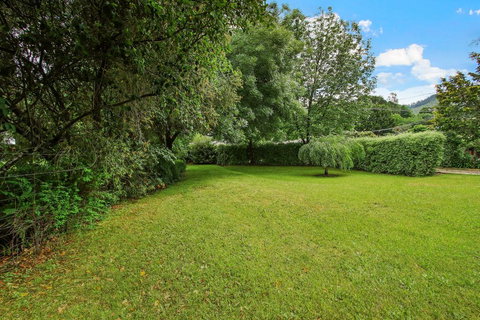 Rail Trail Cottage - BRIGHT - Accommodation Port Macquarie 2