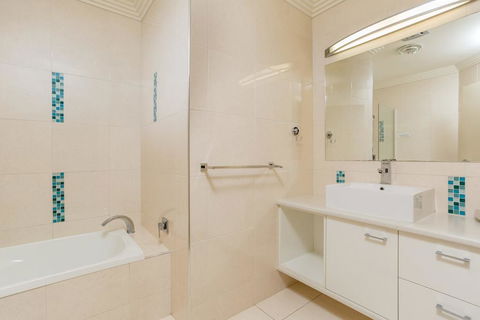 Rainbow Towers 2 - Rainbow Beach, High On The Hill, Panoramic Views, Wi-Fi - Accommodation Port Macquarie 2