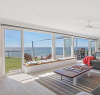 Rainbows End - soaring views north to Gerroa - Accommodation Port Macquarie
