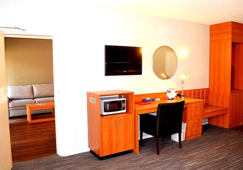 Ramada Hotel & Suites By Wyndham Cabramatta - Accommodation Port Macquarie 3