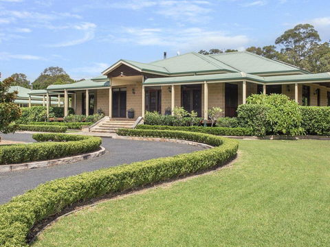 Reign Manor - Large Group Accommodation - Accommodation Port Macquarie 0