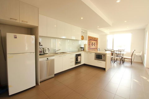 Rejuvenate San Remo - WiFi, Linen, Beach 200m, Family Friendly - Accommodation Port Macquarie 3