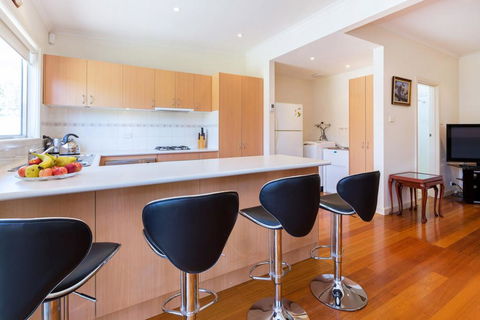 RENOVATED BEACH BEAUTY - ROSEBUD - Accommodation Port Macquarie 2