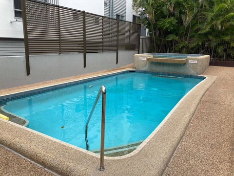 RENTAL: All $ Inclusive, Tidy Renovated Studio Apartment On The Strand, Pool,  - Accommodation Port Macquarie 2